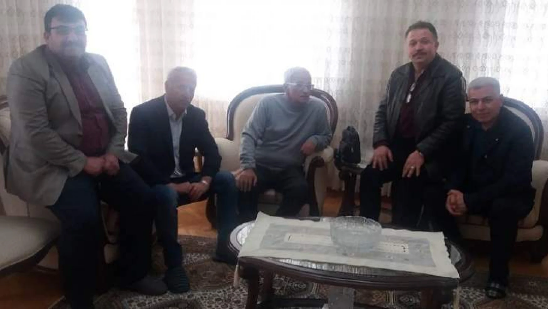 Başkan Dağ, Gazeteci ve Yazar Raşit Kısacık'ı Evinde Ziyaret Etti