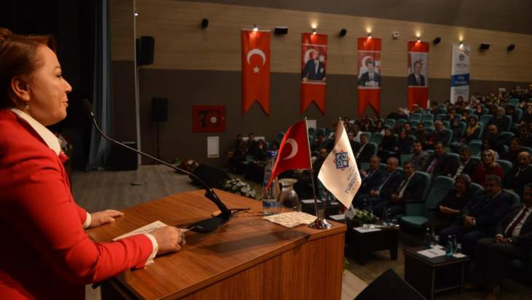 Malatya Turgut Özal Üniversitesi'nde Öğretmenler Günü paneli