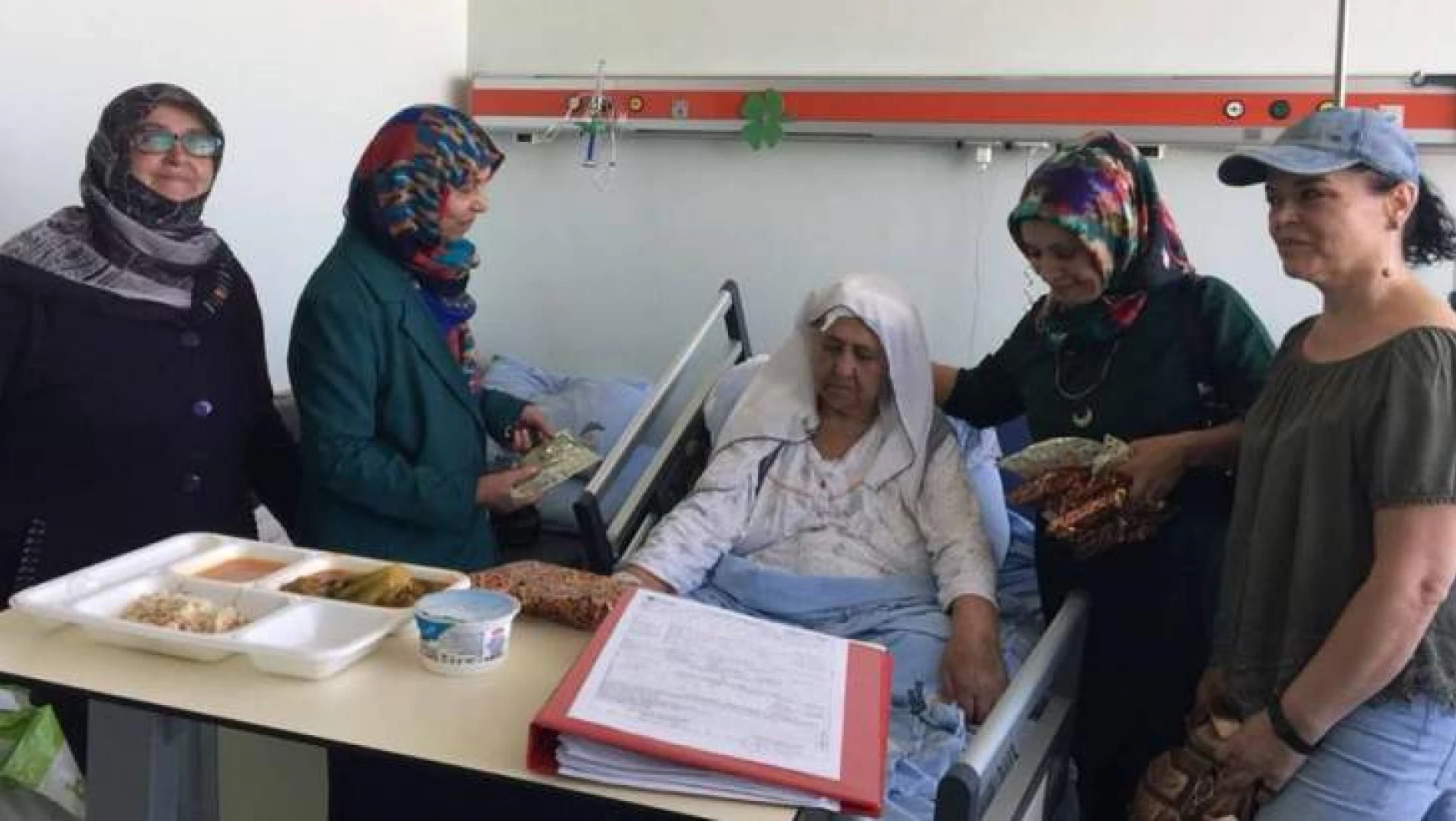 MHP Bayram'da Hastaları Unutmadı