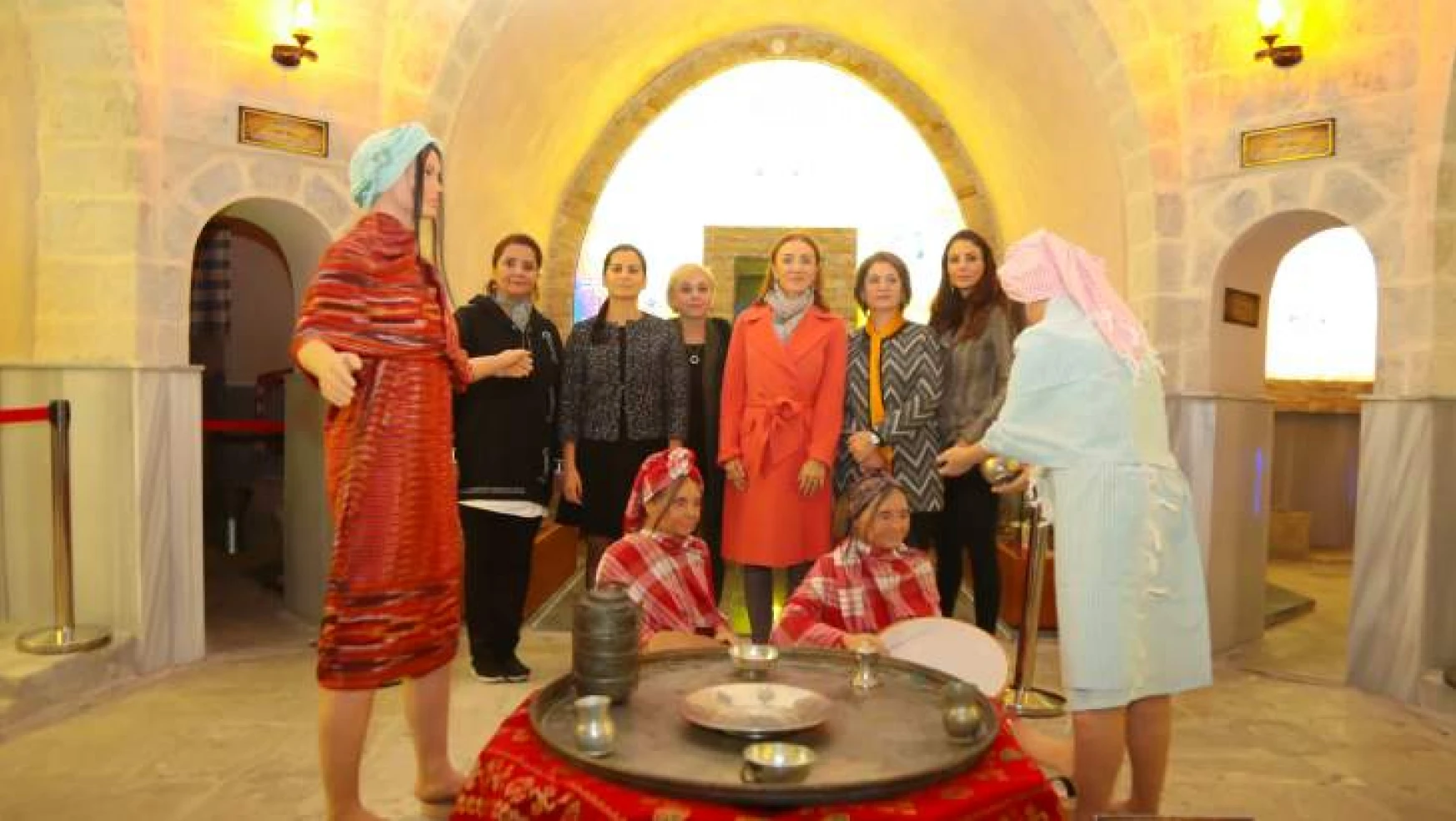 Kültür Ve Turizm Bakanı Ersoy'un Eşi Pervin Ersoy, Battalgazi'yi Gezdi