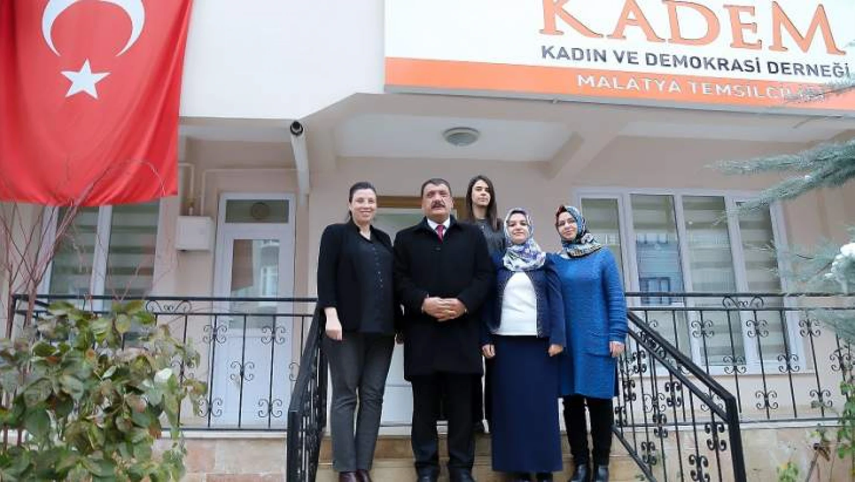 Başkan Gürkan, Kadın Ve Demokrasi Derneği'ni Ziyaret Etti