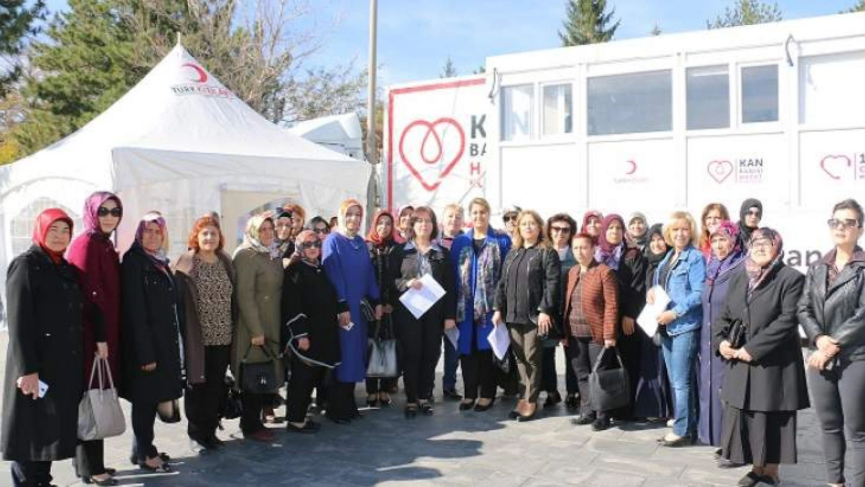AK Parti Kadın Kollarından Kan Bağışı