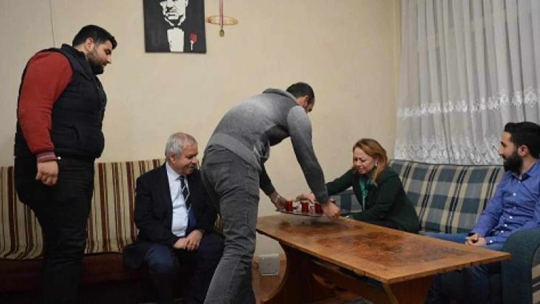 Rektör Karabulut'tan öğrenci evine sürpriz ziyaret
