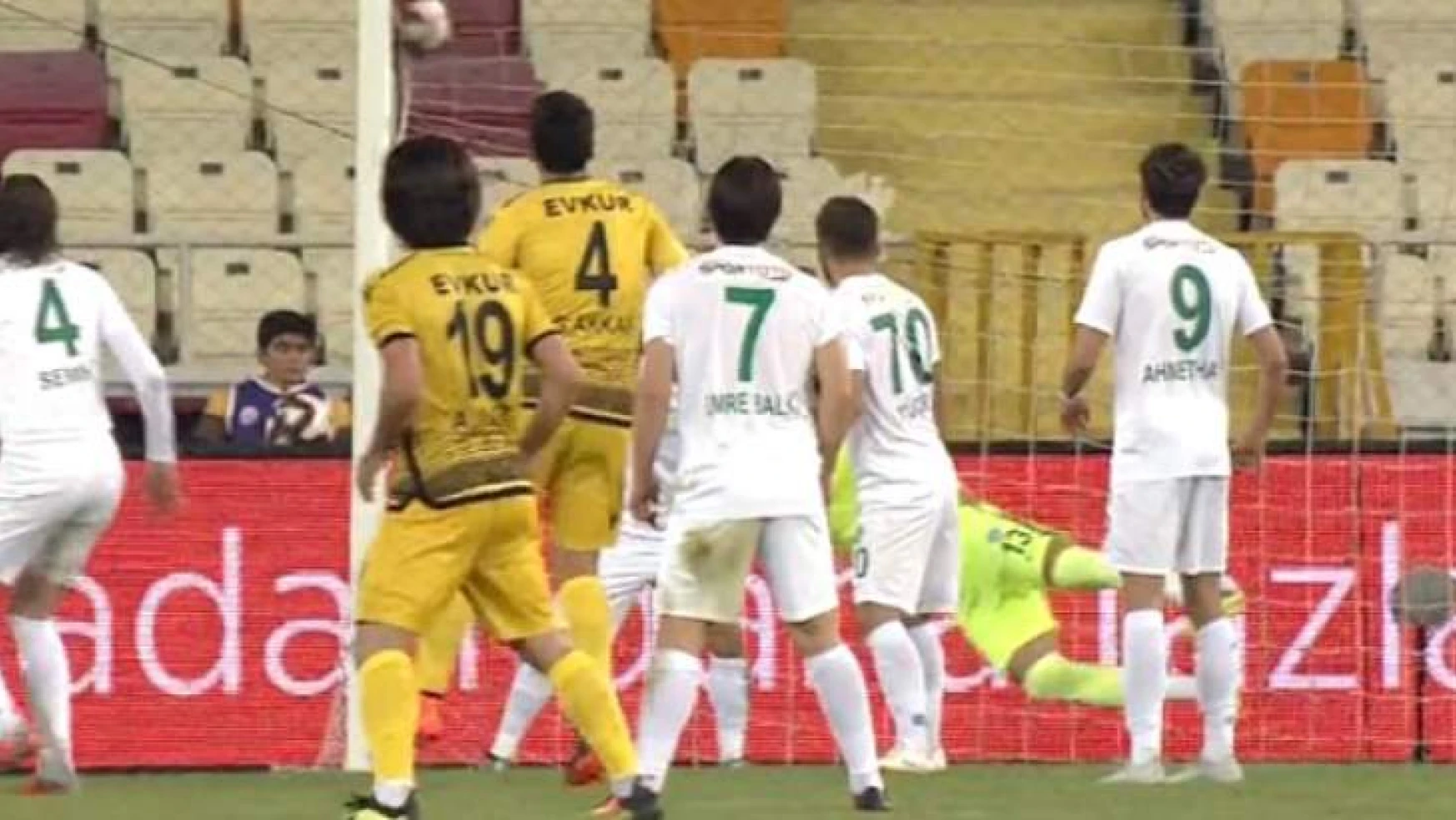 Yeni Malatyaspor-Kırklarelispor Maçında Hakem Golü Vermedi