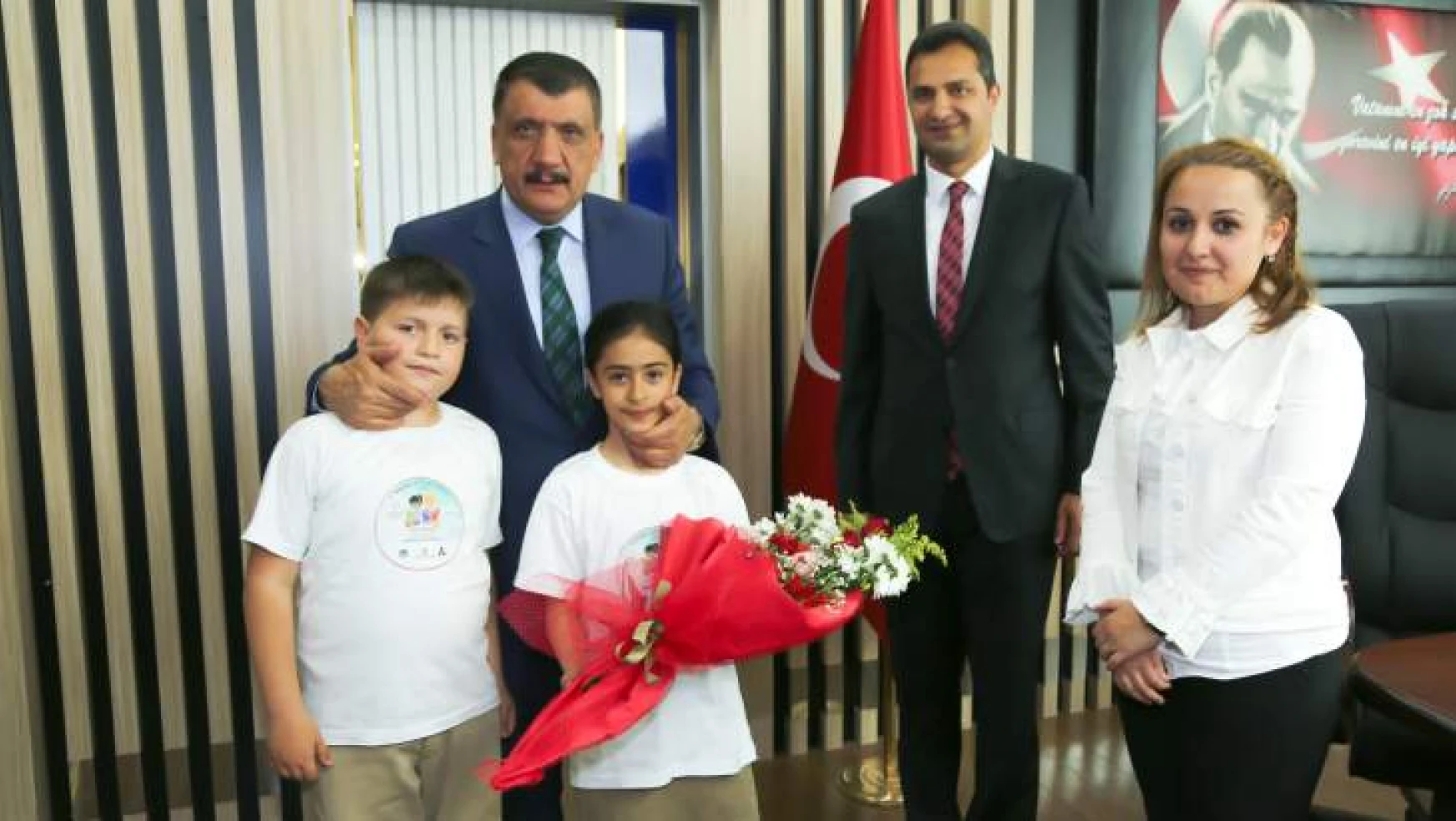 Gürkan, 'Ülkesine Ve İnsanlığa Yararlı Bireyler Yetiştirmek Lazım'