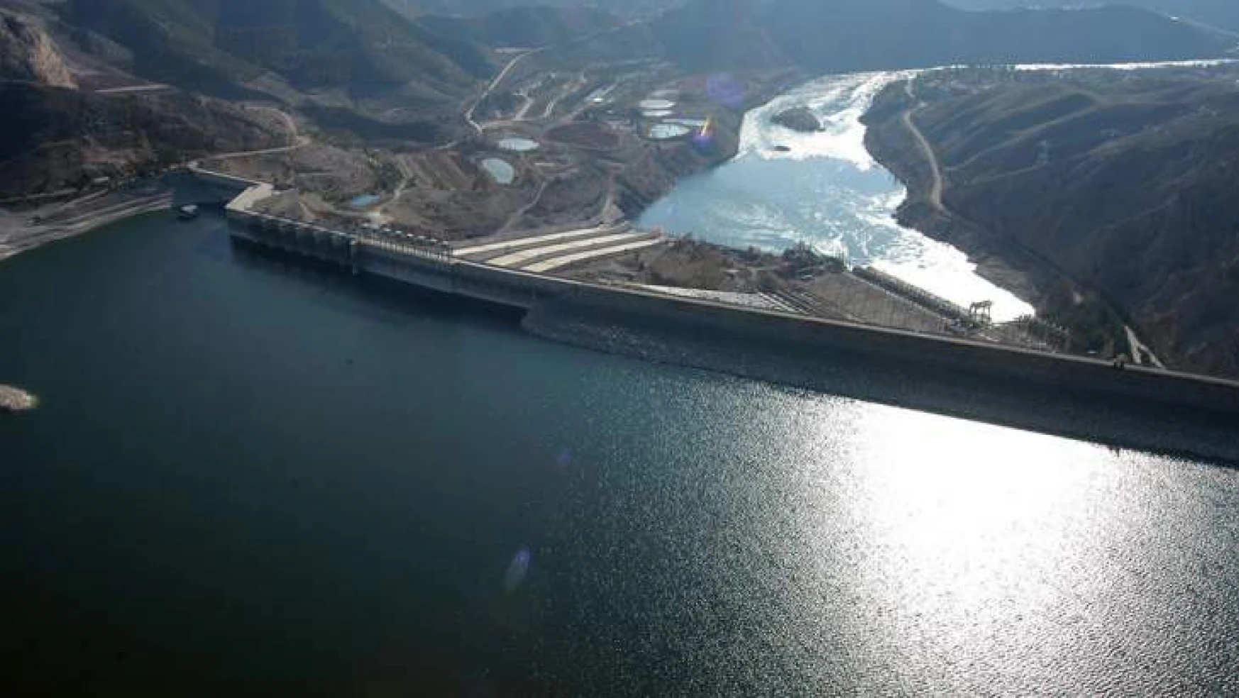 Keban Barajı Dolusavak Kapaklarının Açılması