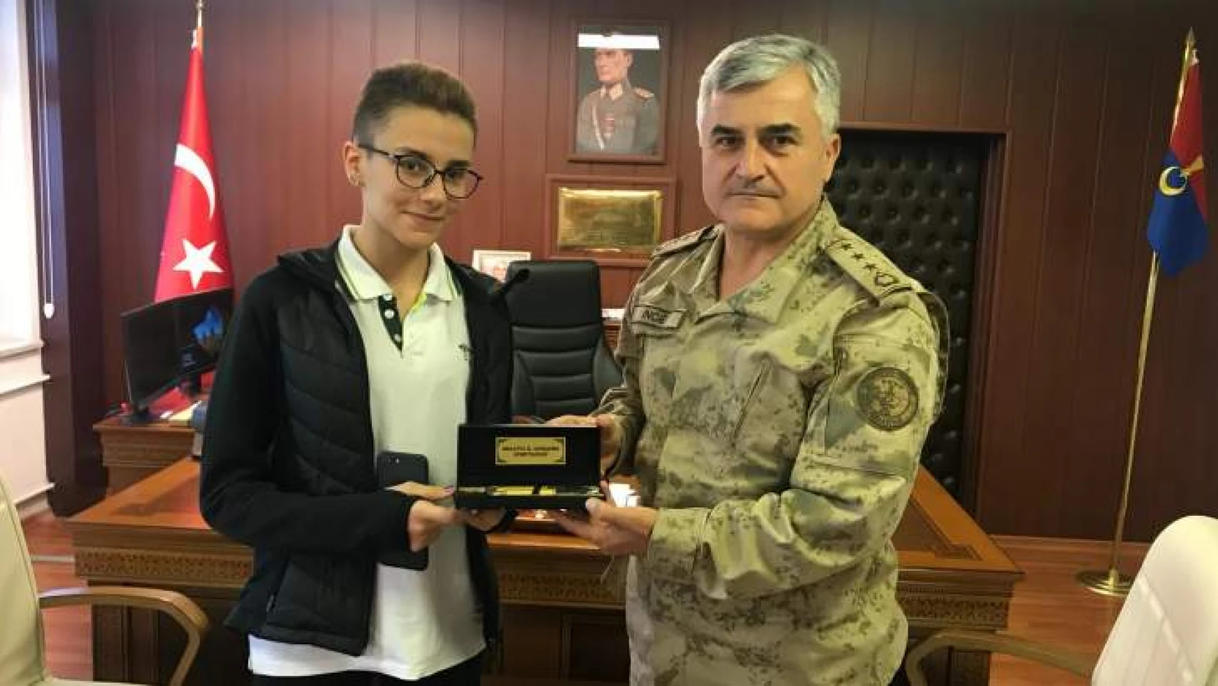 İl Jandarma Komutanı İnce'den, Kemoterapi Gören Gazi Kızına Moral!