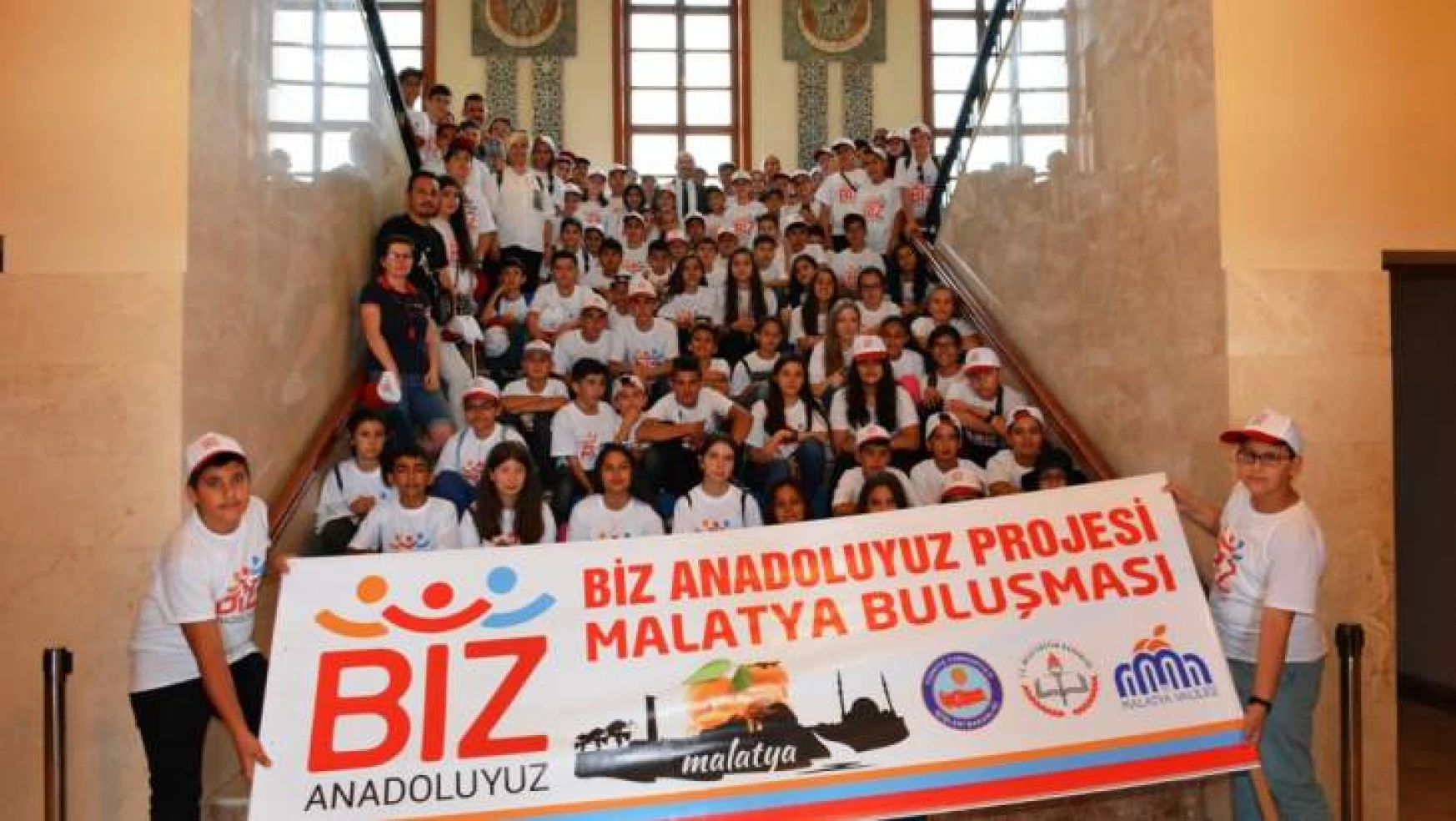 İzmirli 100 Öğrenci Malatyada