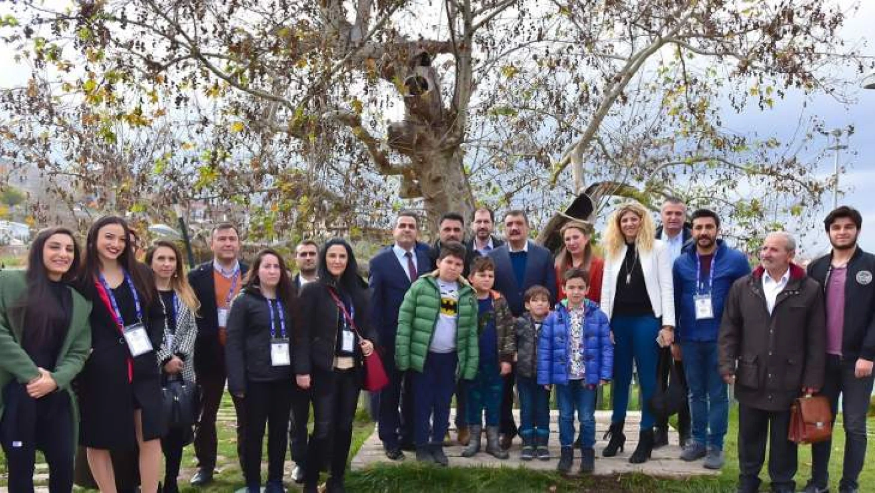 Gürkan, Multidisipliner Çalışmalar Kongresi'ne Katılanlarla Bir Araya Geldi