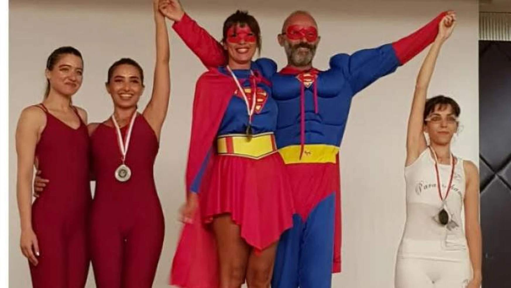 Dünya Yoga Koreografi Şampiyonları Madalyalarını Antalya'da Aldı
