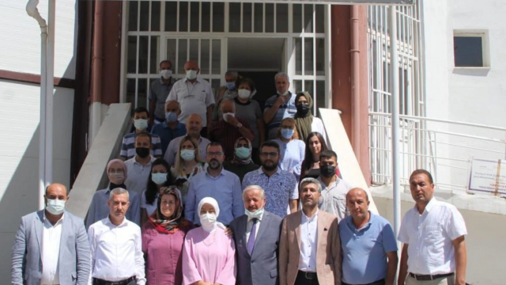 Hacı Bektaş Veli Kültür Merkezi Vakfı Genel Merkezi'ni ziyaret ettiler.
