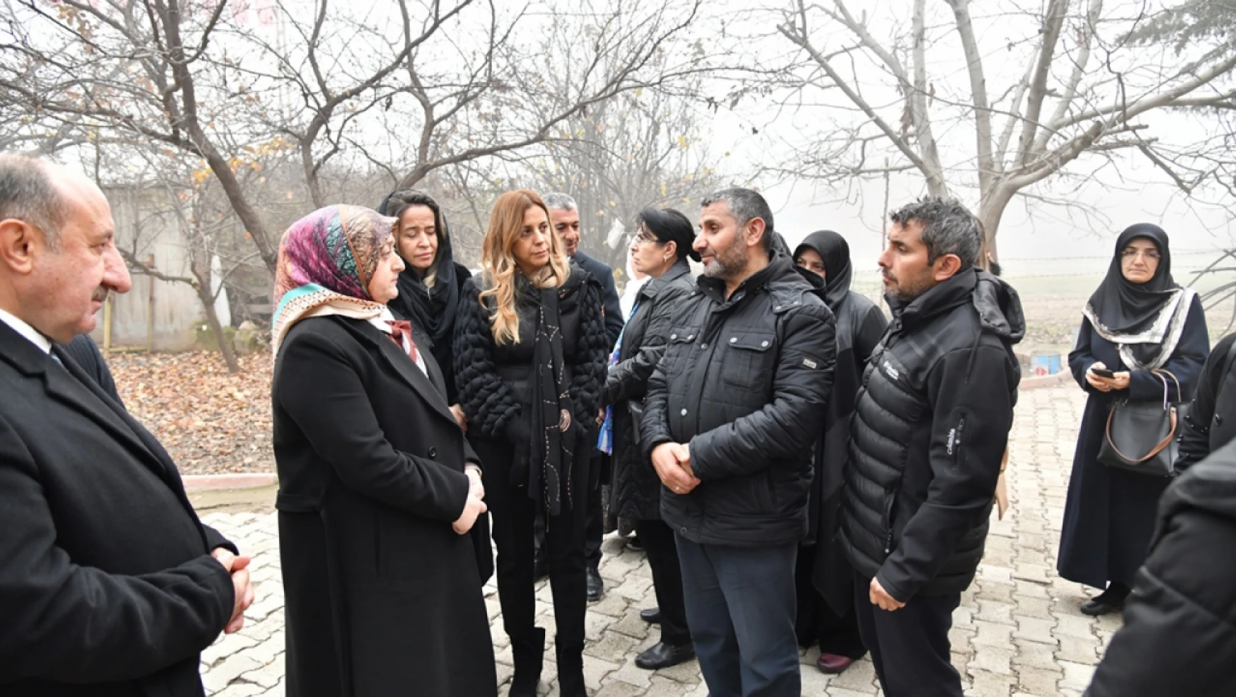 Hanife Yazıcı Şehit Sözleşmeli Er Emre Taşkın'ın Ailesini Ziyaret Etti