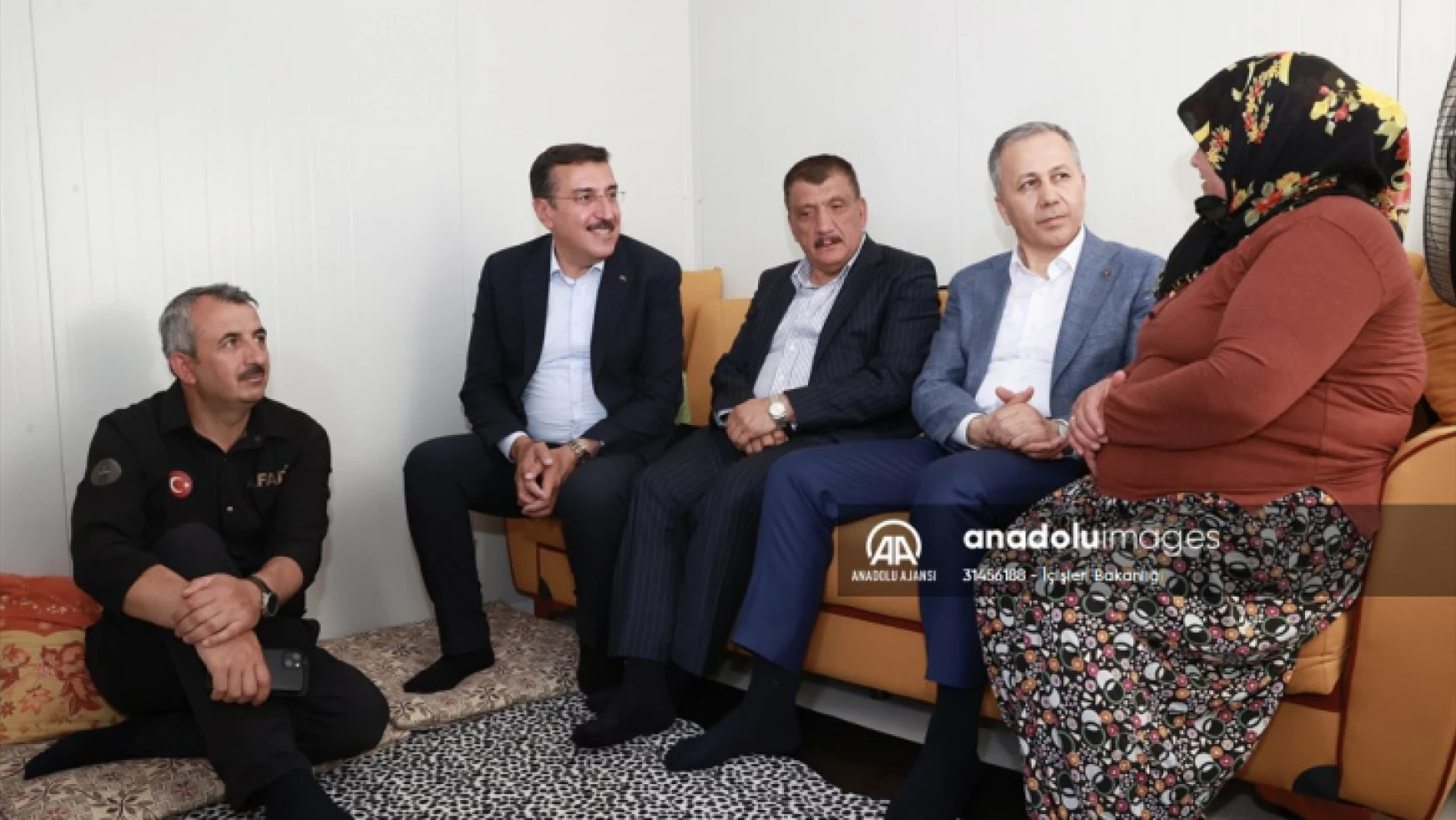 İçişleri Bakanı Yerlikaya, Malatya'da depremzedelerle bir araya geldi