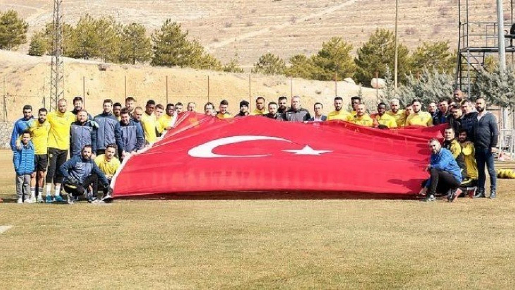 İdlib Şehitleri için Türk Bayrağı