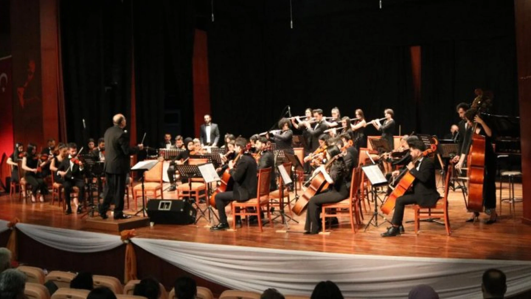 İnönü Üniversitesi Orkestra ve Çoksesli Korosu Konseri Düzenlendi