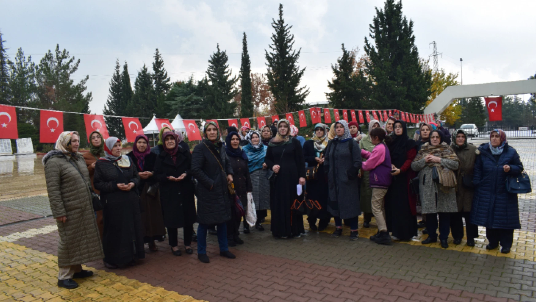 Kadın Meclisi'nden Şehit Öğretmenleri Unutmadı