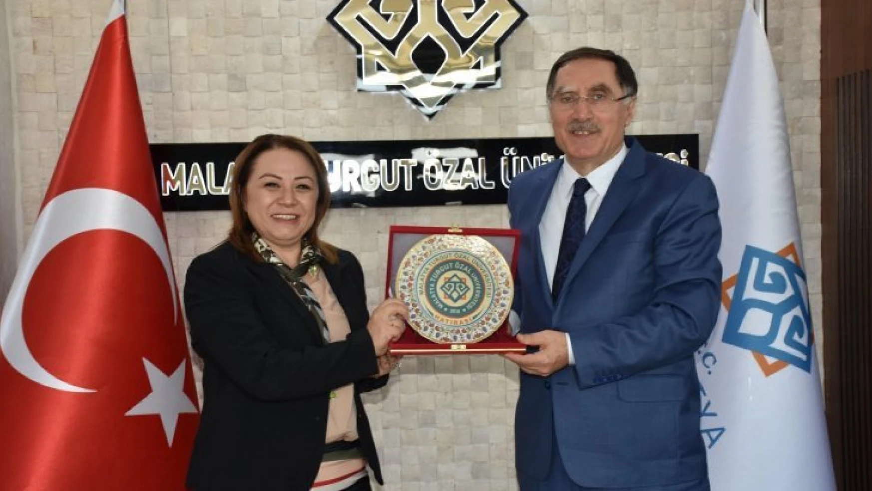 Kamu Başdenetçisi Malkoç'tan MTÜ Rektörü Karabulut'a Ziyaret