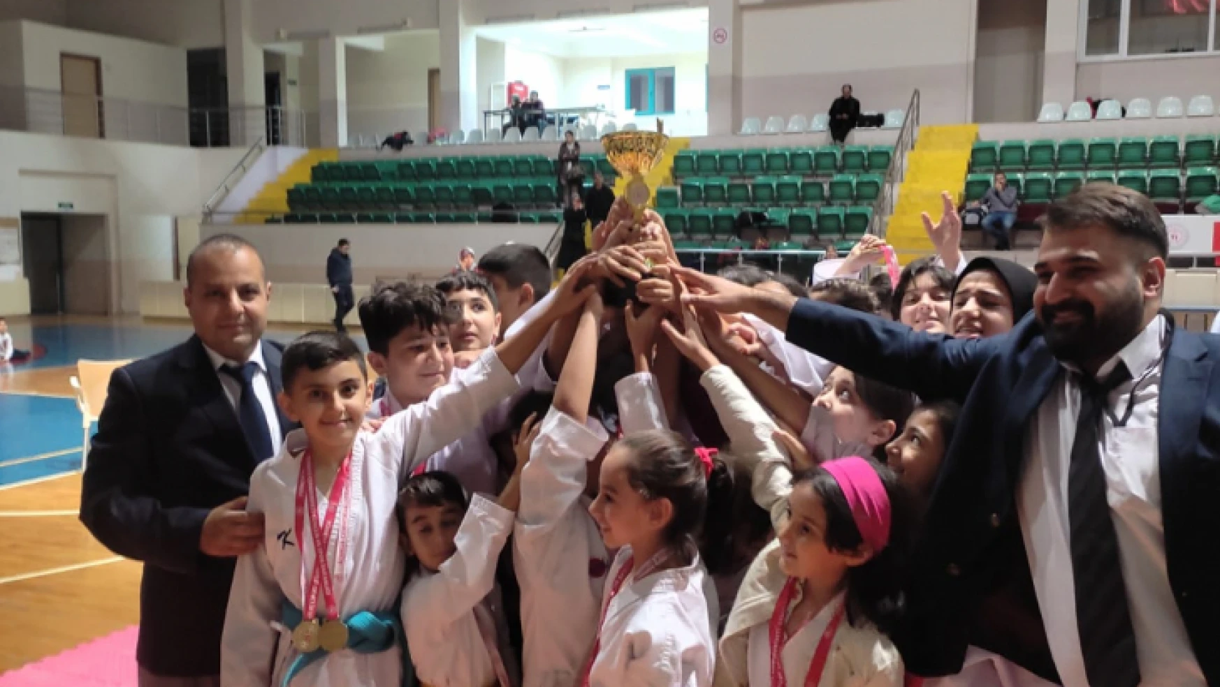 Karate Cumhuriyet Kupası Şampiyonası  Battalgazi Spor Salonunda Yapıldı