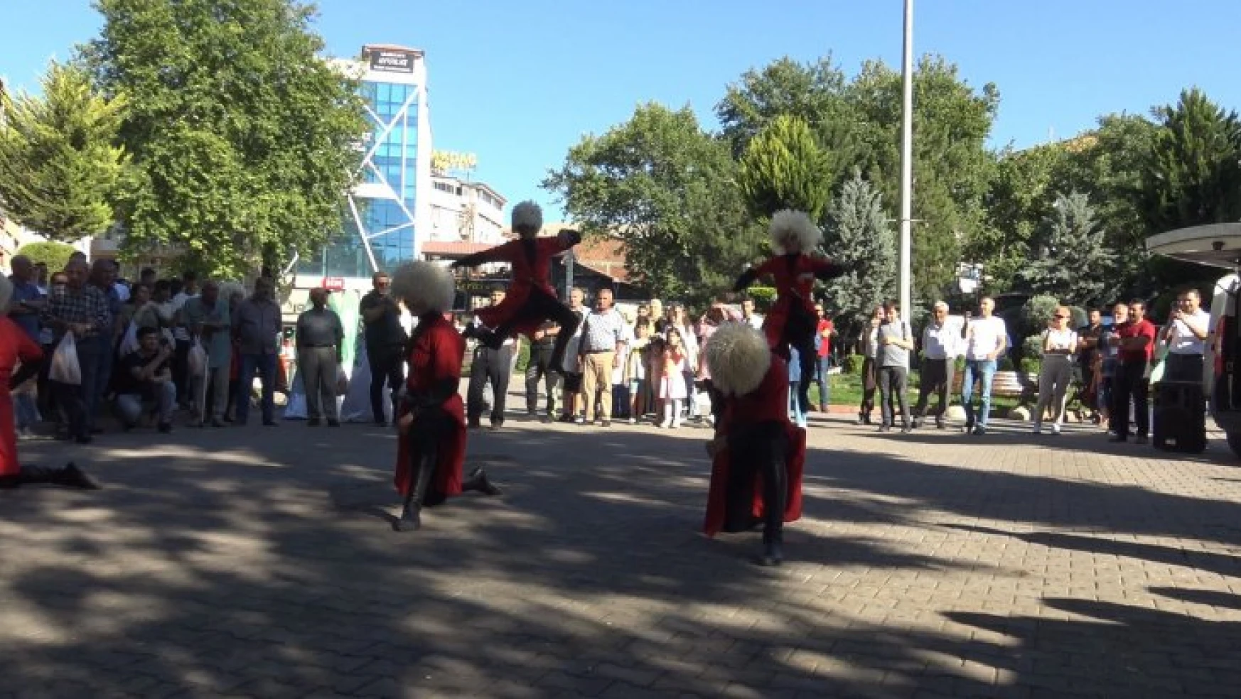 Kayısı Festivali Malatya'nın her noktasında kutlanmaya devam ediyor.