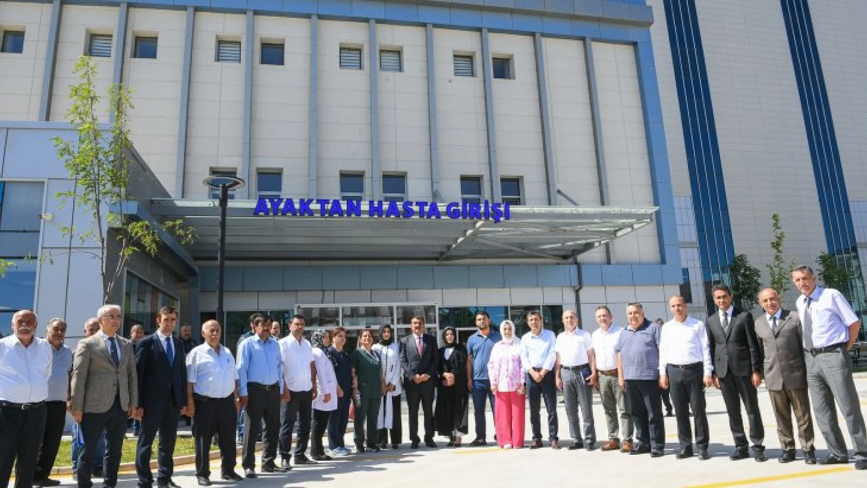 Kısmen Hizmete Giren Devlet Hastanesini ziyaret eden Başkan Gürkan'a muhtarlardan teşekkür