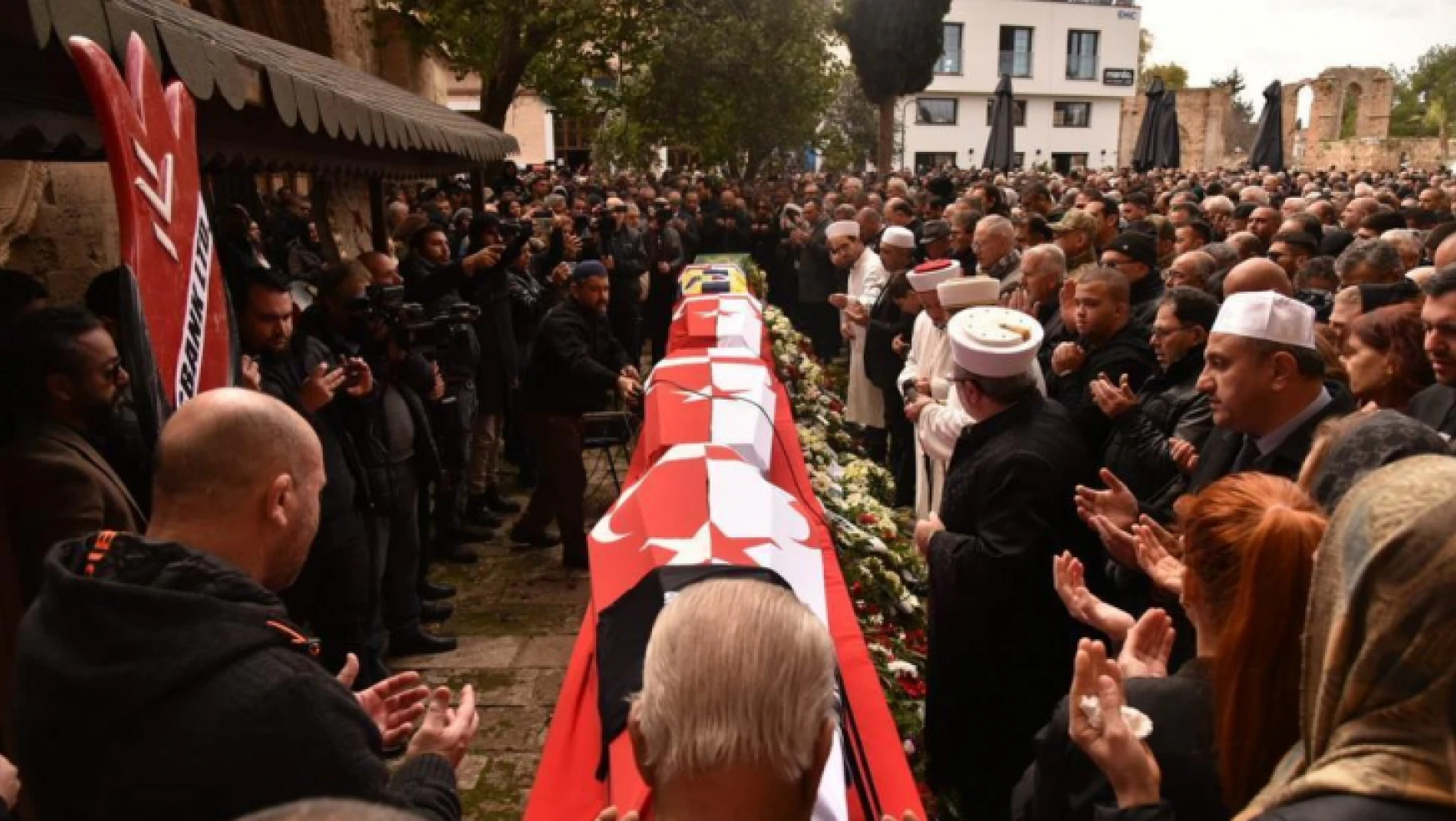 KKTC, Adıyaman'da hayatını kaybeden evlatlarını son yolculuklarına uğurluyor