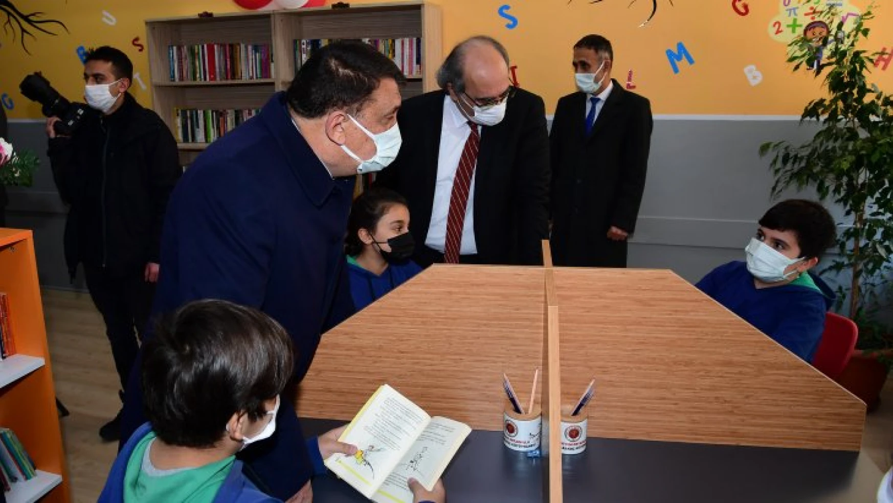 'Kütüphanesiz Okul Kalmasın' Kampanyasıyla Türkiyem Ortaokulunda Kütüphane Açıldı