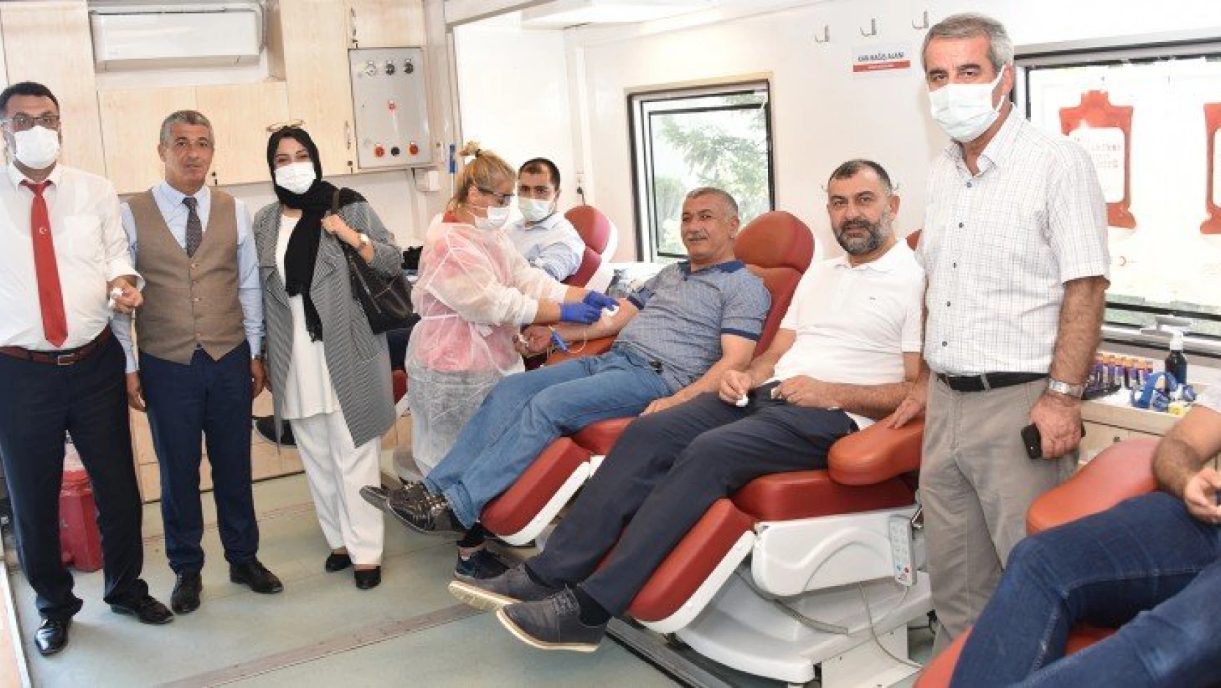 Malatya Büyükşehir Belediyesi'nden Kızılay'a Kan Bağışı
