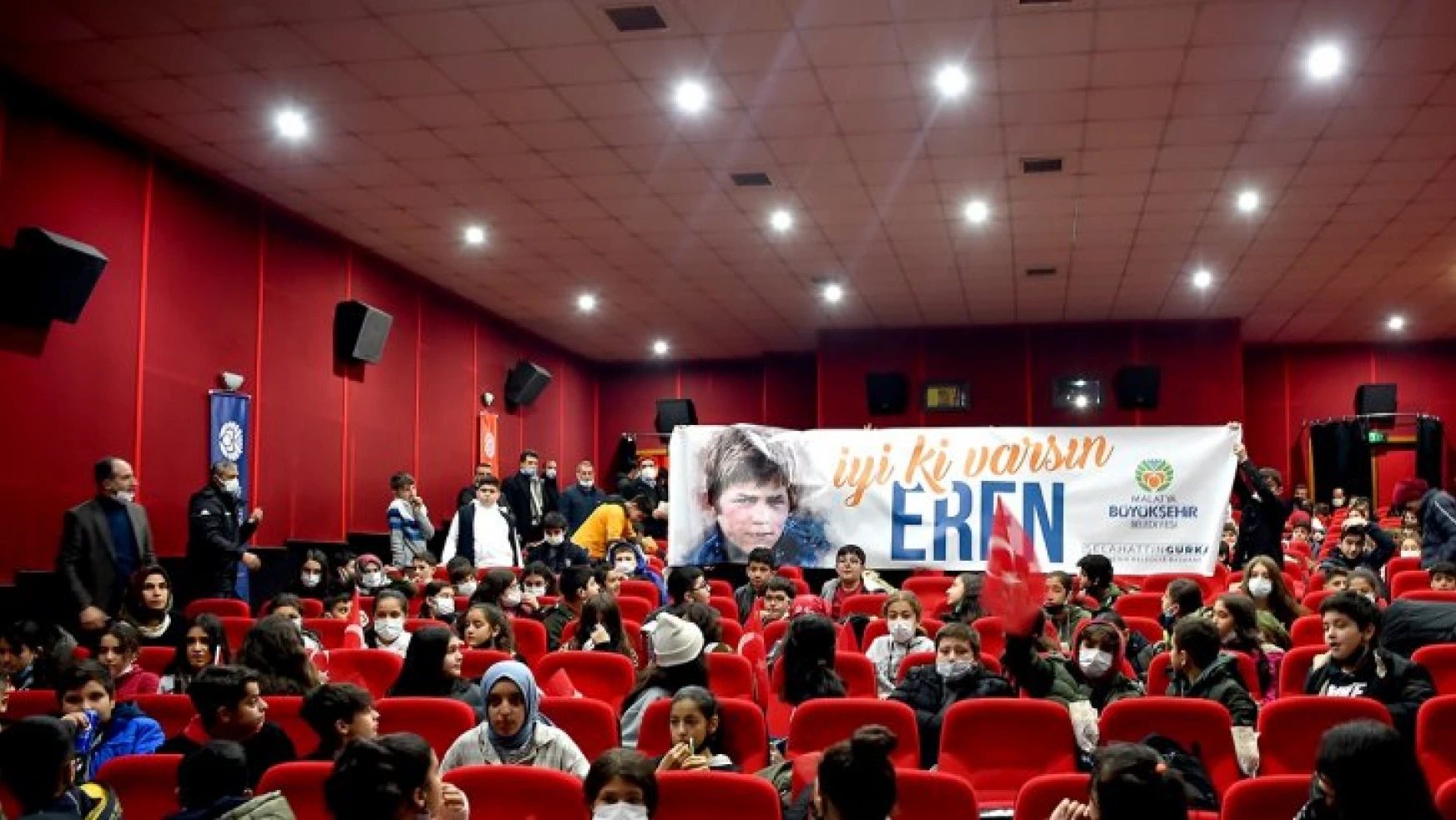 Malatya Büyükşehir Belediyesi Semt Konağı Öğrencileri 'Kesişme İyi Ki Varsın Eren' Filmini İzledi