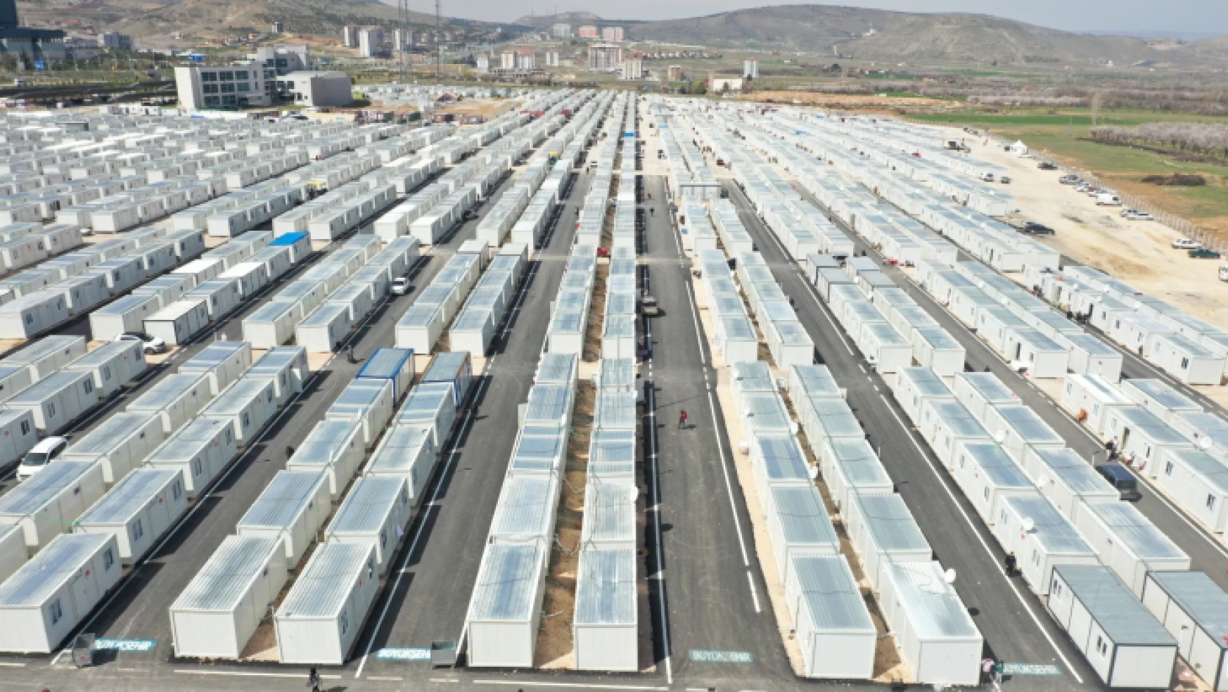 Malatya Büyükşehir Belediyesi konteyner kentlerde asfalt çalışmalarına devam ediyor