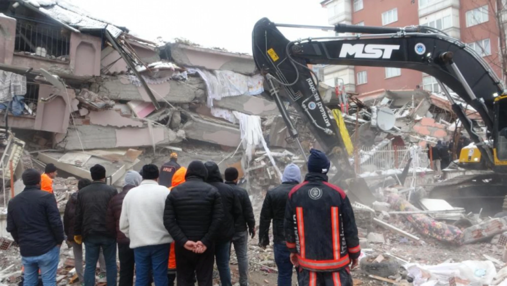 Malatya'da 30 Kişiye Mezar Olan İki Binanın Enkazı Kaldırıldı