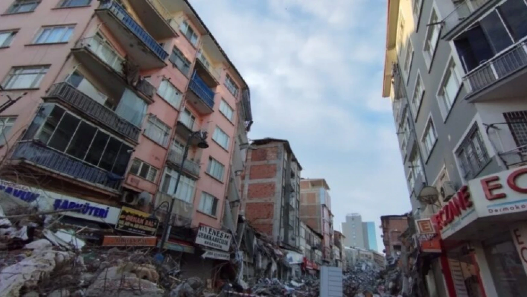 Malatya'da Ağır Hasarlı Binalar  Azalıyor