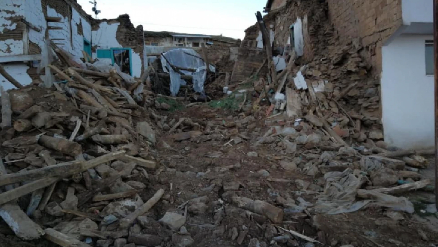 Malatya'da depremin izleri siliniyor