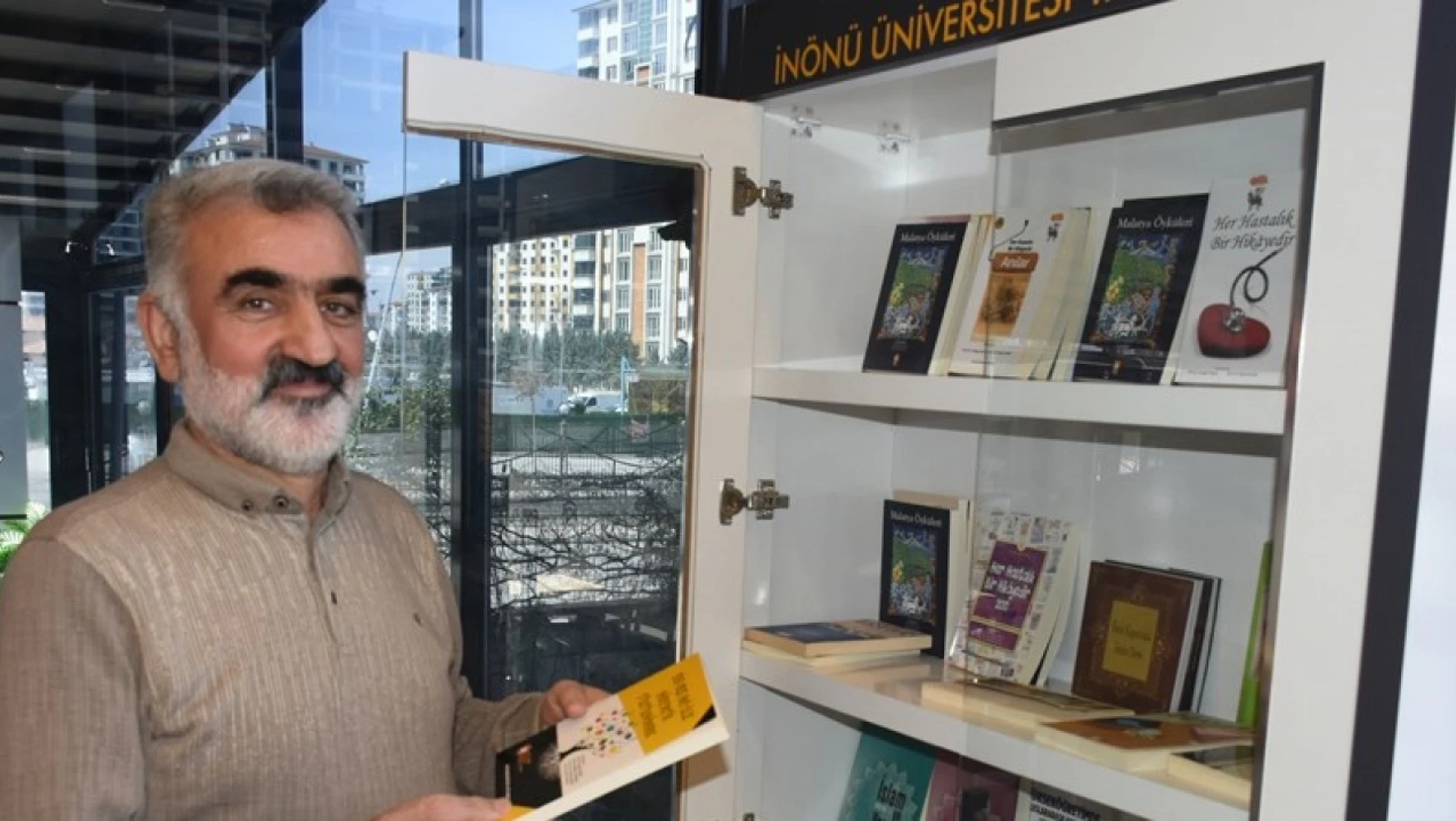 Malatya'da kitaplık yaptıran işletmelerin kitapları üniversiteden sağlanıyor