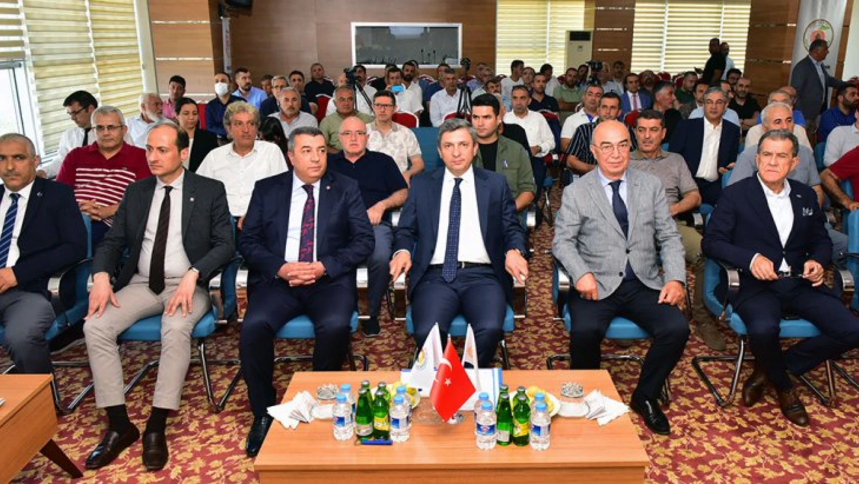 Malatya'da Kuru Kayısı Toplantısı Düzenlendi