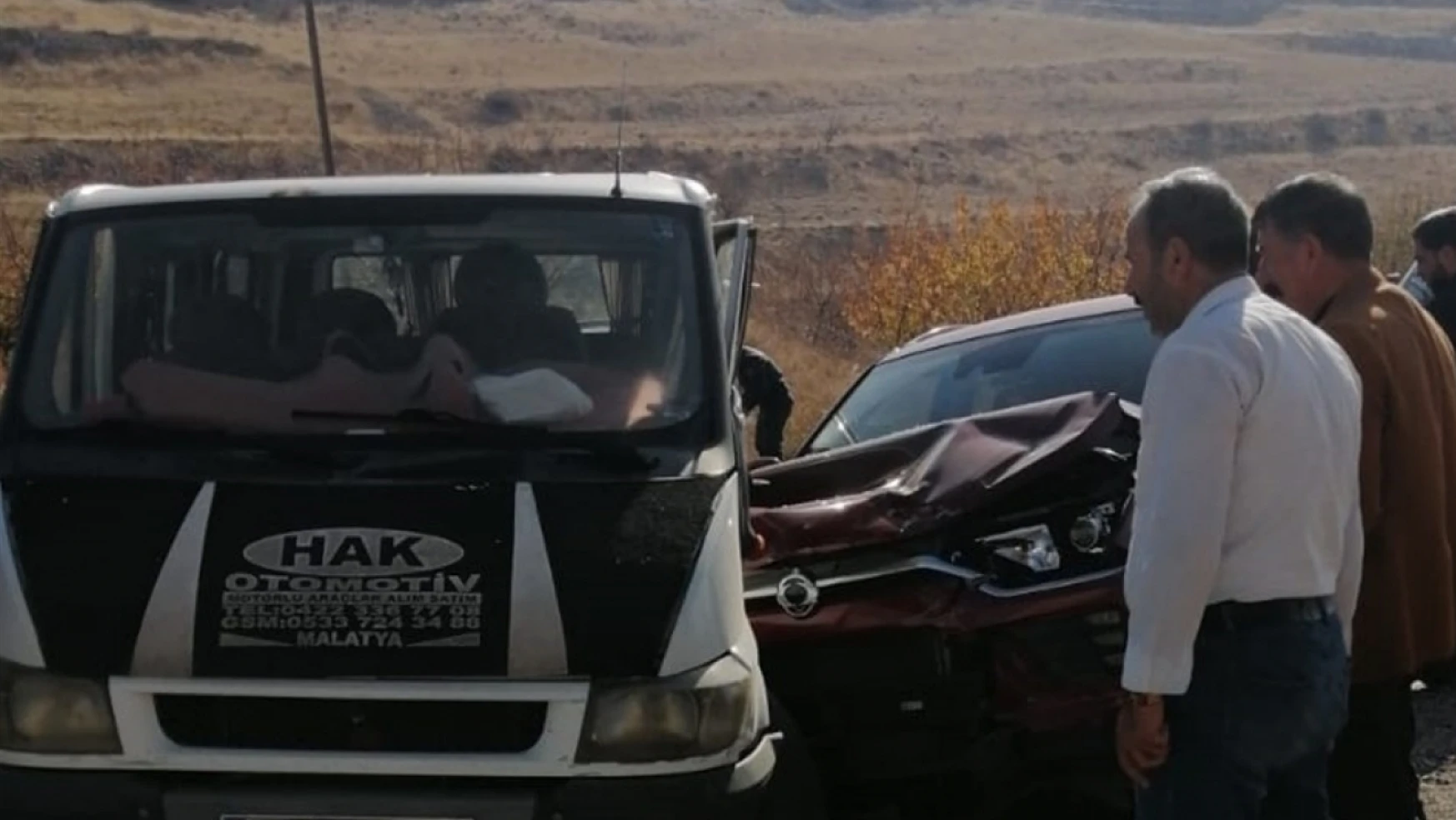 Malatya'da minibüs ile otomobilin çarpışması sonucu 5 kişi yaralandı