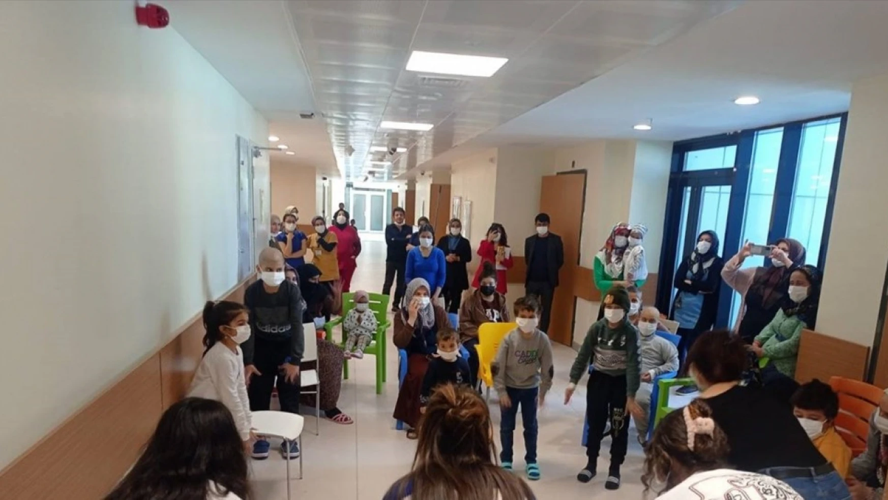 Malatya'da öğrencilerinden hastanede tedavi gören çocuklara moral ziyareti