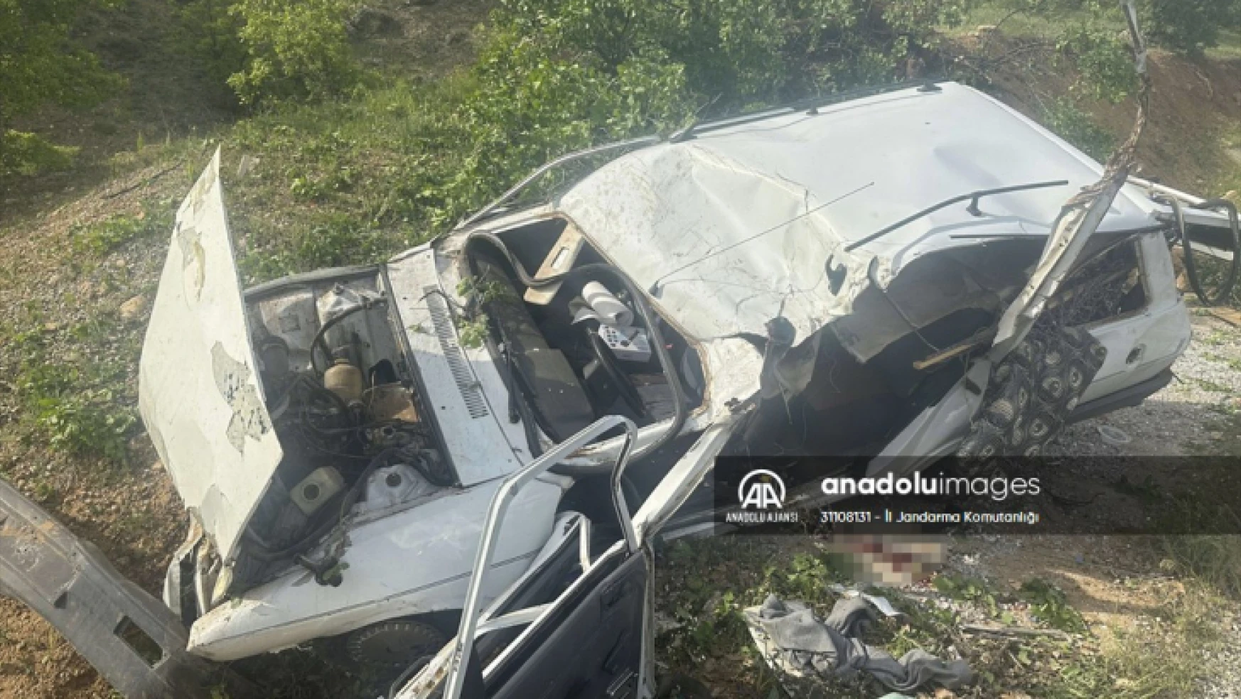 Malatya'da şarampole devrilen otomobildeki 3 kişi yaralandı