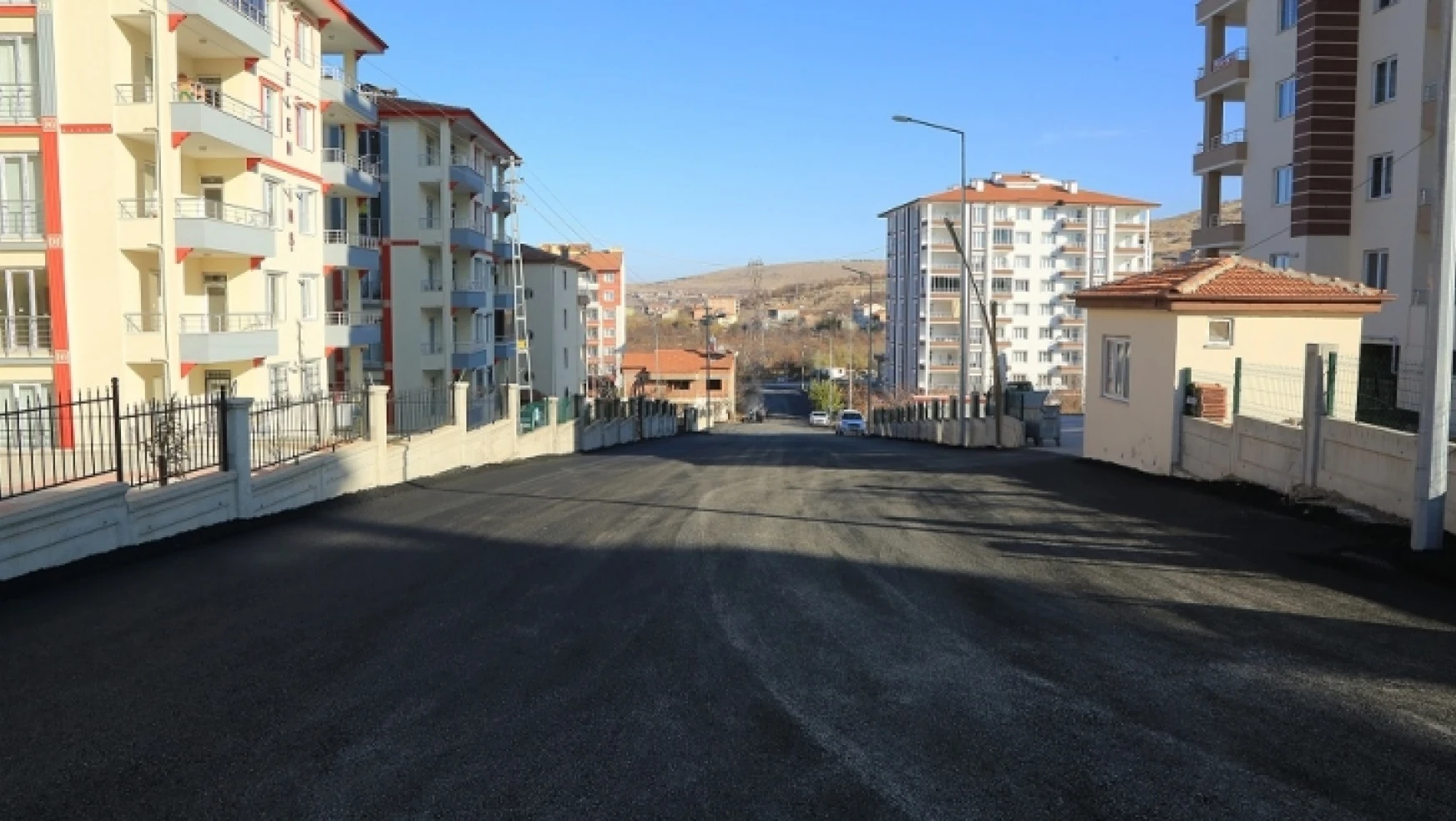 Göztepe Mahallesinde 6 Sokakta Sıcak Asfalt Çalışması Yapıldı