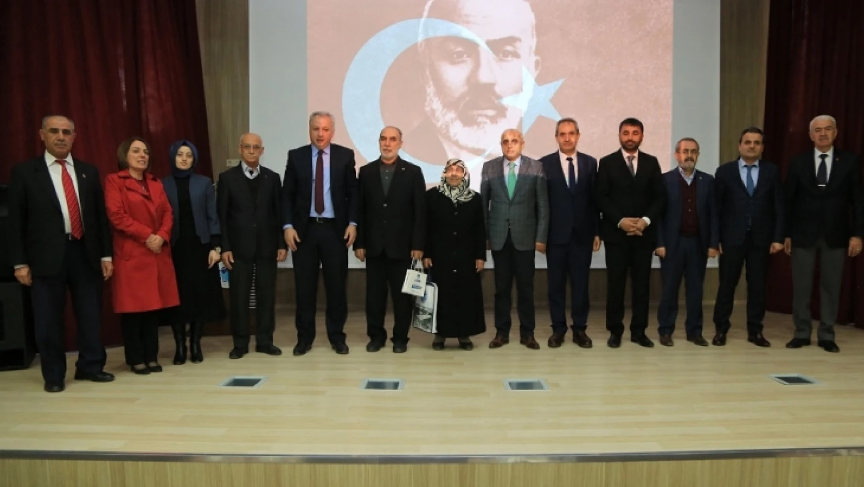 'Mehmet Akif Ersoy Ve Gençlik' Konulu Konferans Gerçekleştirildi