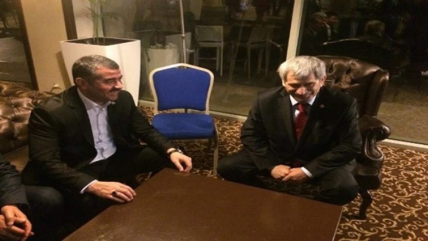 Avşar MHP'nin Antalya toplantısına katıldı