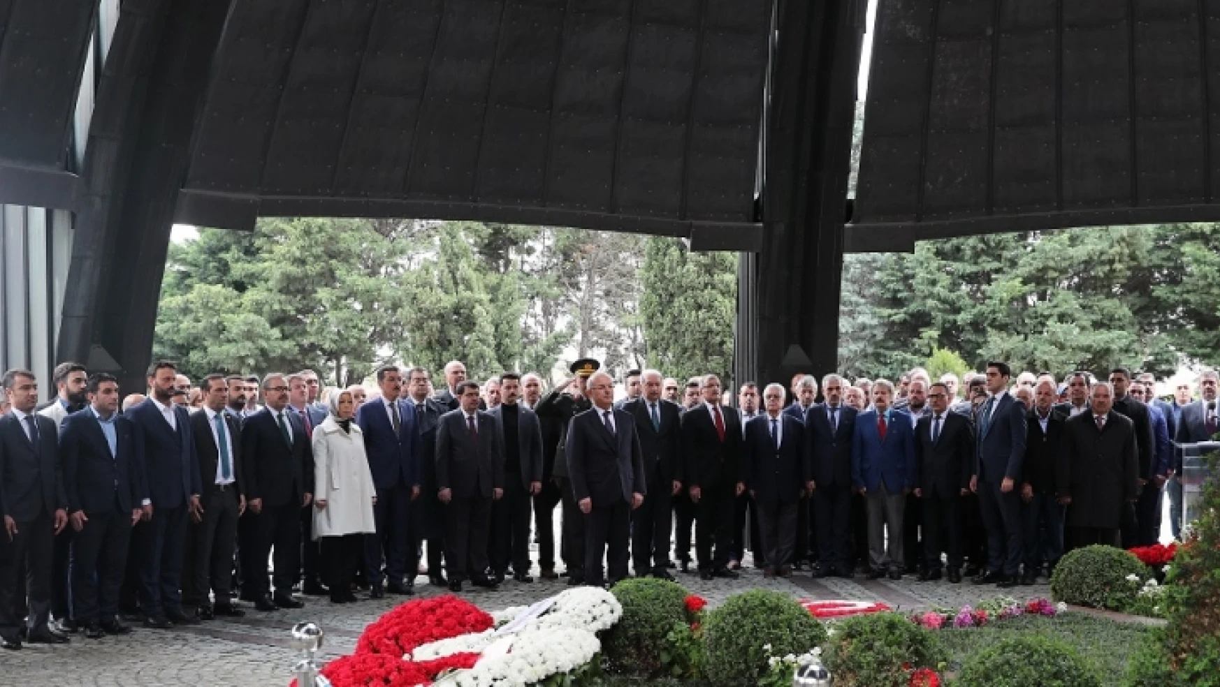 Bakan Tüfenkci, Turgut Özal'ı Anma Törenine Katıldı