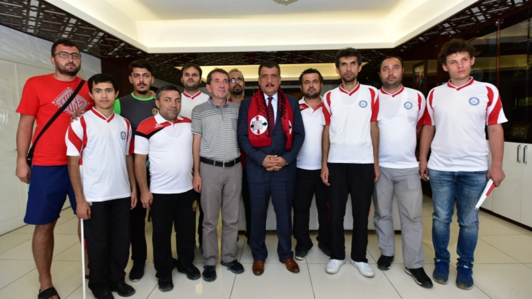 Görme Engeller Spor Kulübü Başkan Gürkan'ı Ziyaret Etti