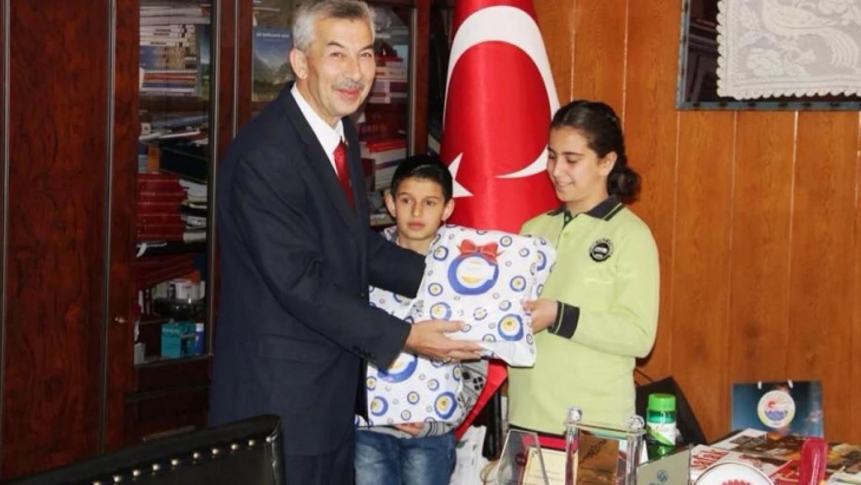 Başkan Cömertoğlu 23 Nisan Ulusal Egemenlik Ve Çocuk Bayramını Kutladı