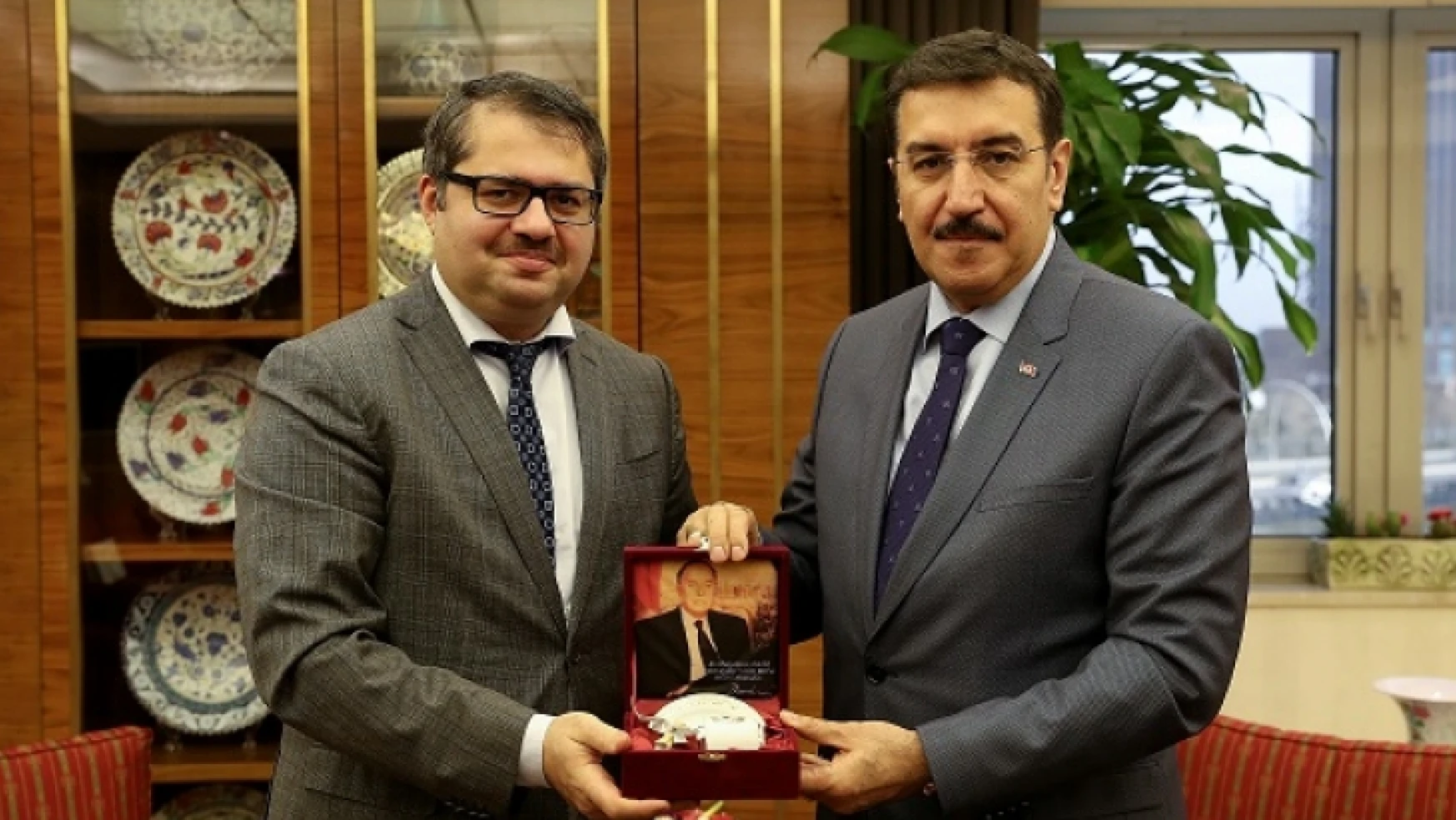 Bakan Tüfenkci, Azerbaycan Büyükelçisi İbrahim'i makamında kabul etti.