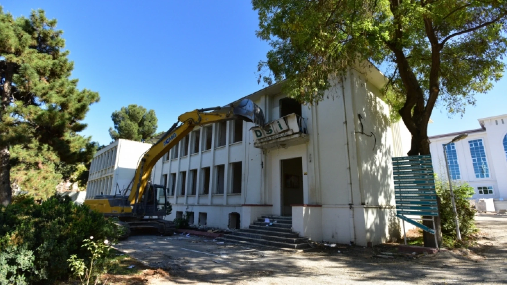 DSİ 92. Şube Müdürlüğü Eski Hizmet Binası Yıkıldı