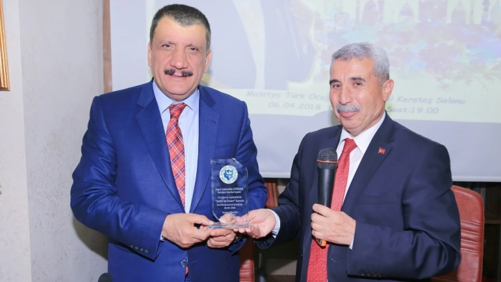 Başkan Gürkan, 'Şehir Ve İnsan' Konulu Konferansa  Katıldı