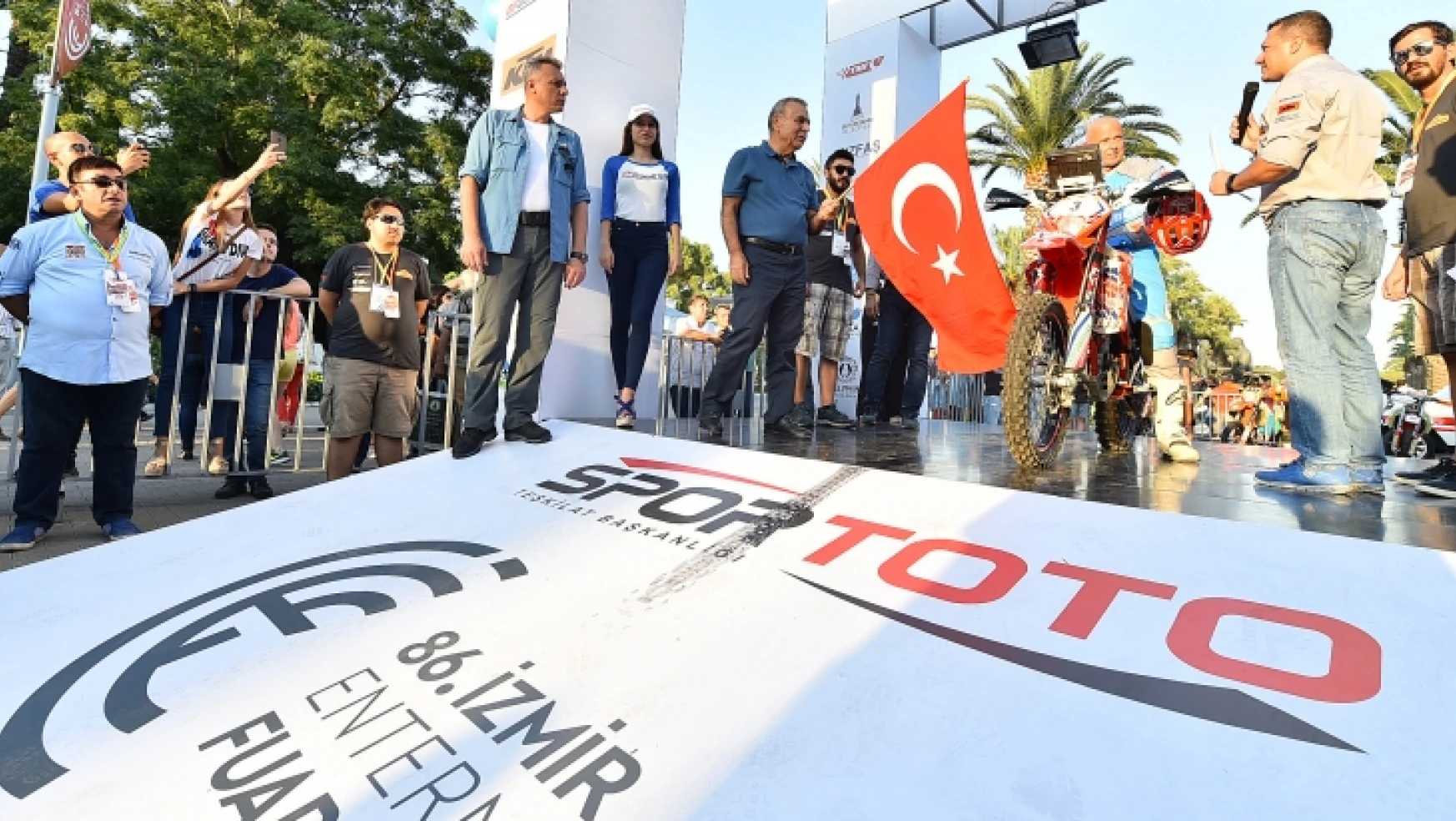 Avrupa'nın en uzun rallisi İzmir'den başladı