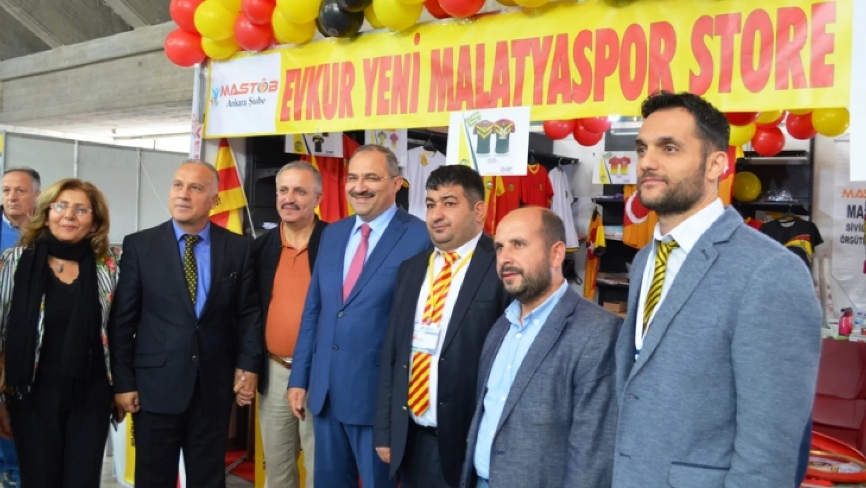 Vali Kaban, Evkur Yeni Malatyaspor Standını Ziyaret Etti