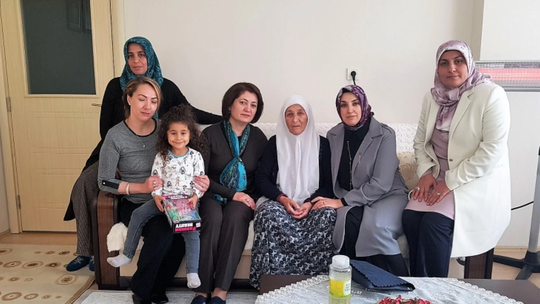Bayan Kaban, Şehit Ailelerini Ziyaret Etti