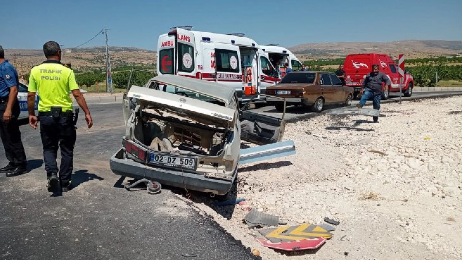 Malatya-Kayseri yolu  Kağıt Fabrikası mevkiin de trafik kazası...12 yaralı